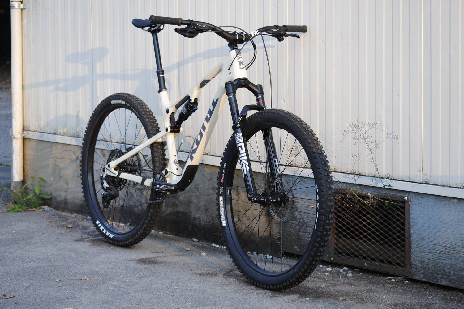 NSMB Reviews the Hei Hei CR "There wasn't much I felt I couldn't ride on the Hei Hei"